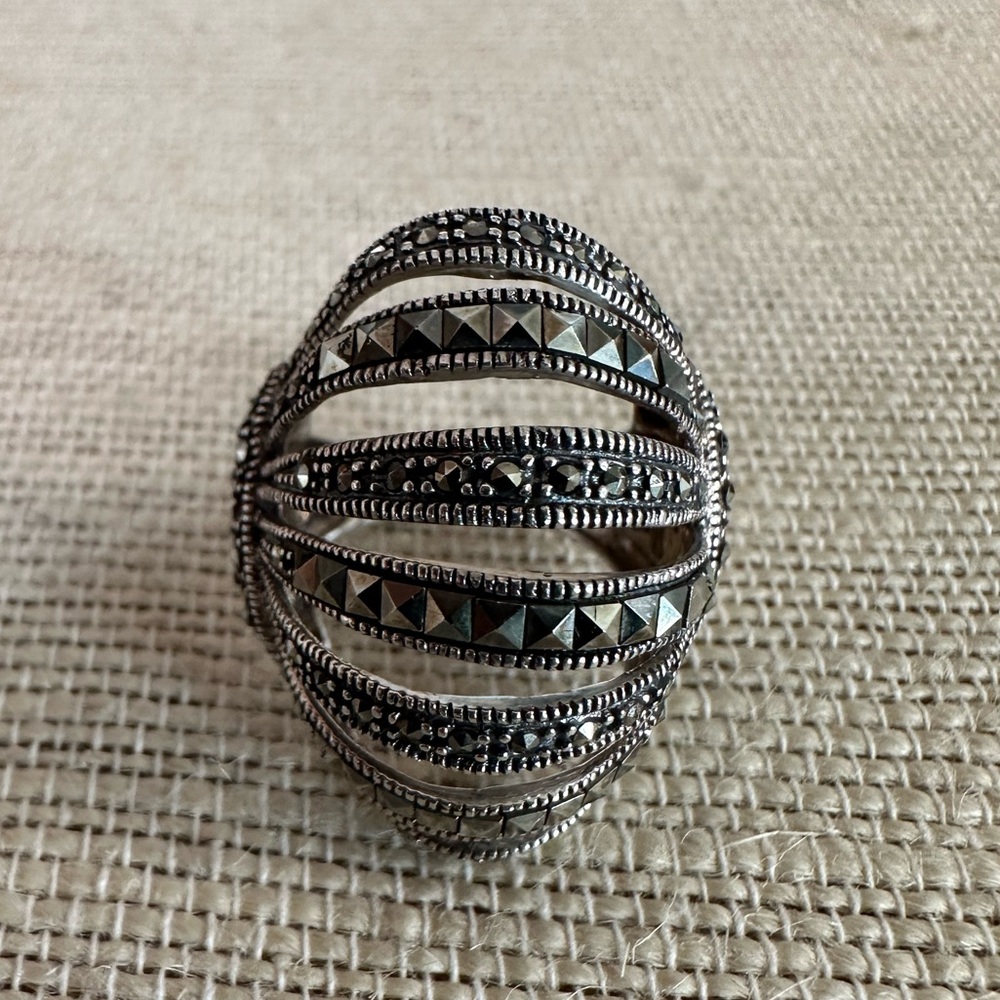 Vintage Marcasite & Sterling silver art deco ring. Size 7 1/2